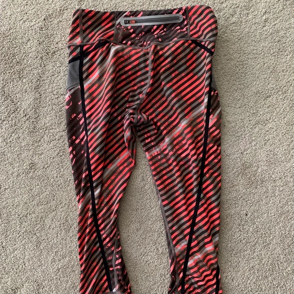 Small Petite Athleta Cropped Leggings - Picture 5 of 6